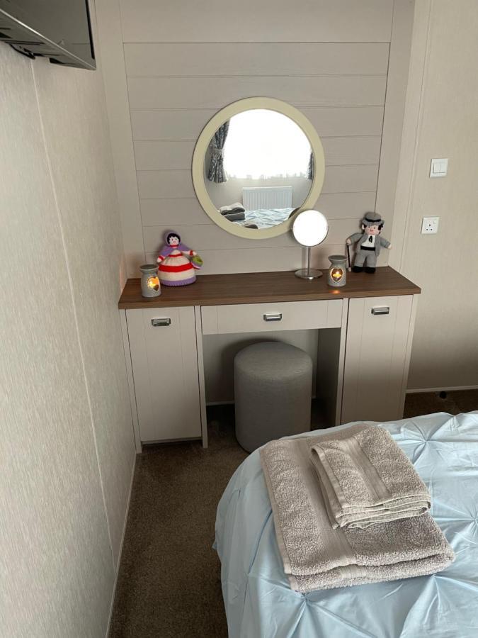 Beautiful 2 Bedroom Lodge With Stunning Views แบลร์แอทโฮล ภายนอก รูปภาพ