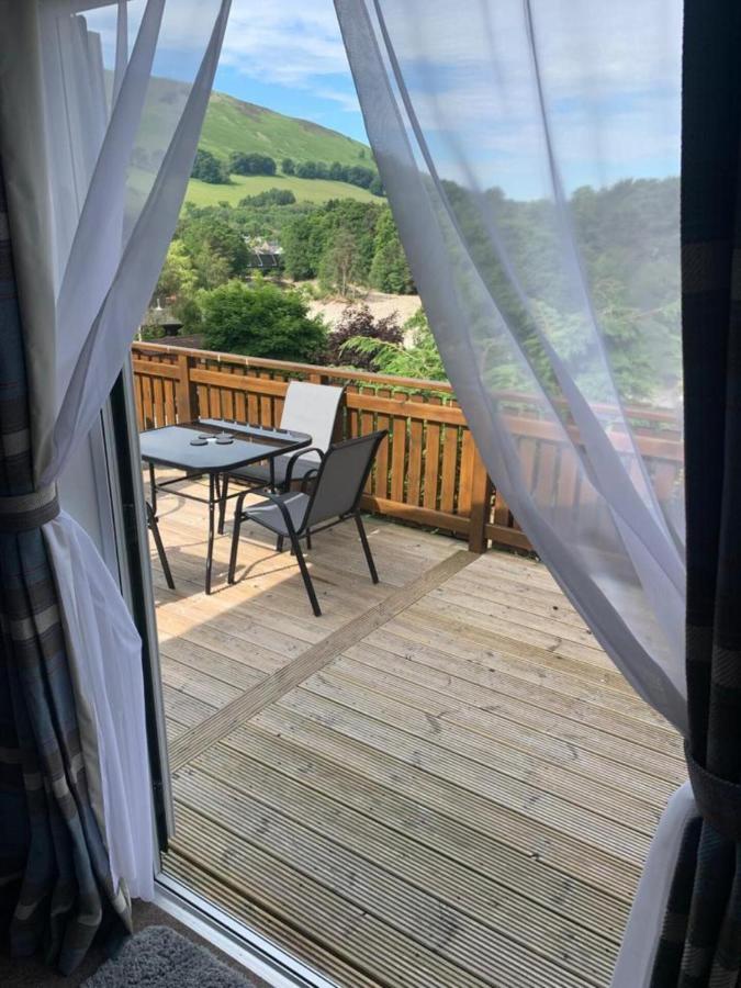 Beautiful 2 Bedroom Lodge With Stunning Views แบลร์แอทโฮล ภายนอก รูปภาพ