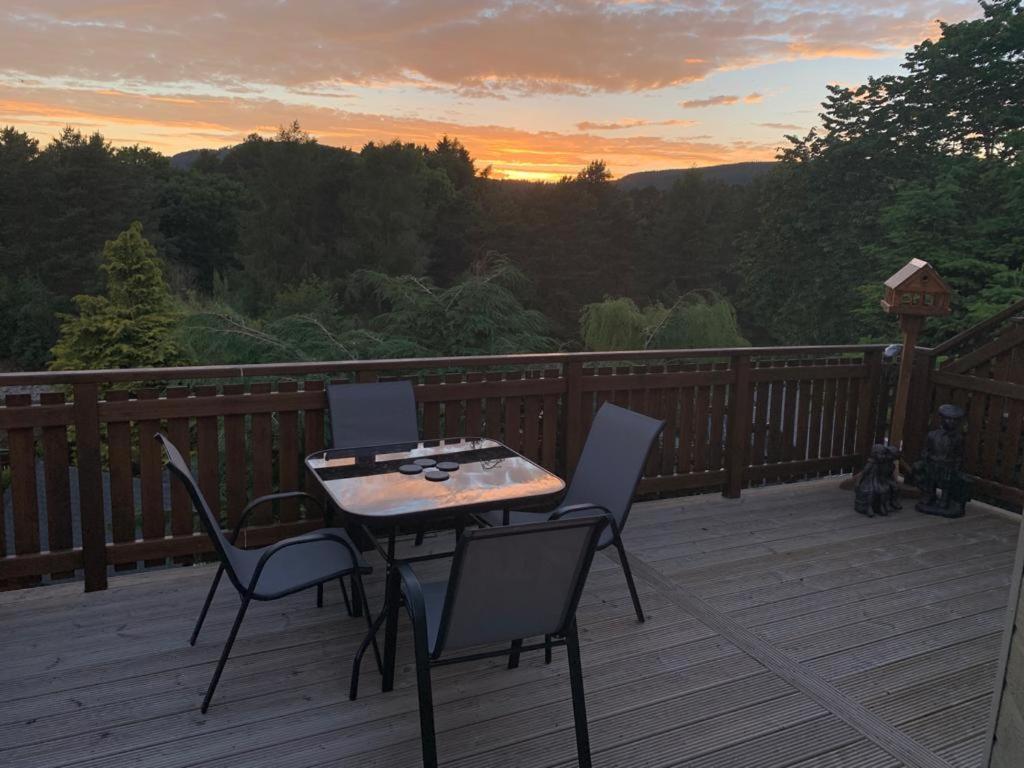 Beautiful 2 Bedroom Lodge With Stunning Views แบลร์แอทโฮล ภายนอก รูปภาพ