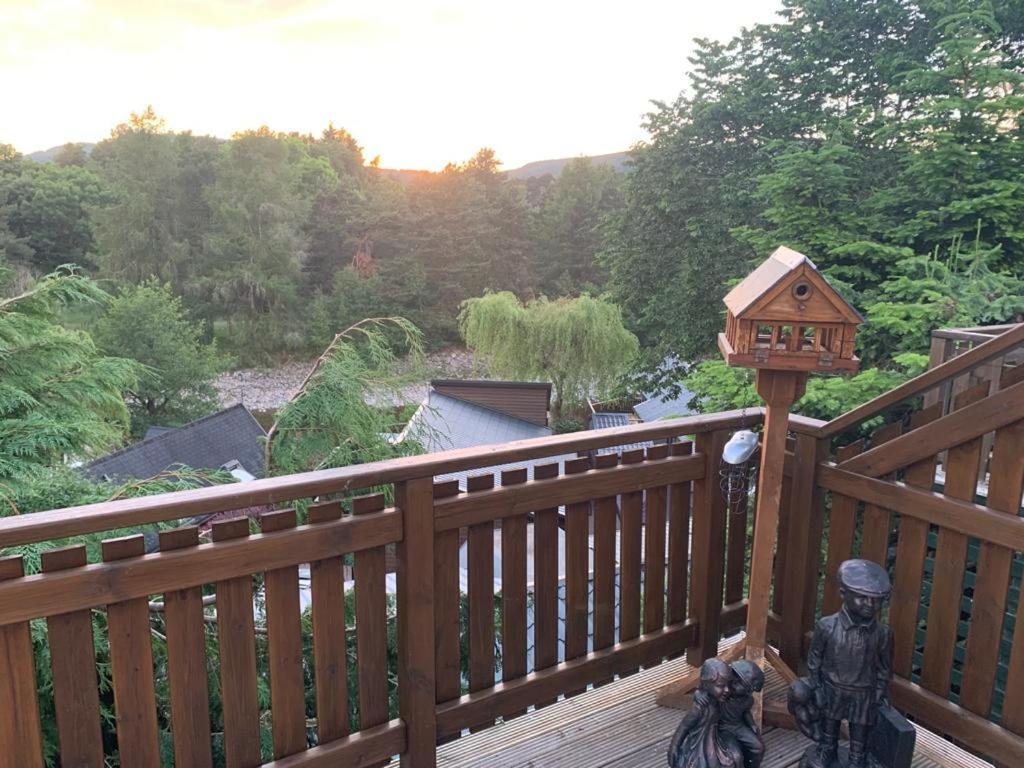 Beautiful 2 Bedroom Lodge With Stunning Views แบลร์แอทโฮล ภายนอก รูปภาพ