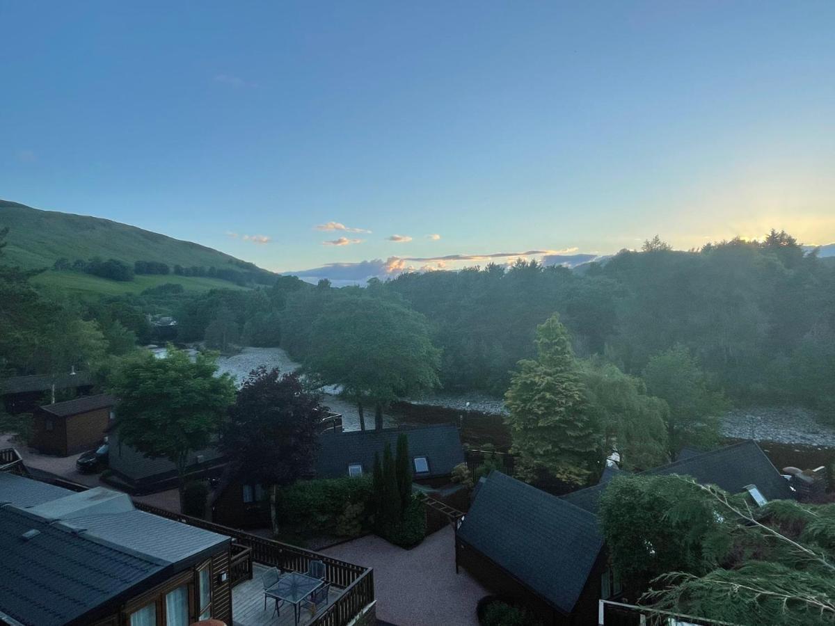 Beautiful 2 Bedroom Lodge With Stunning Views แบลร์แอทโฮล ภายนอก รูปภาพ