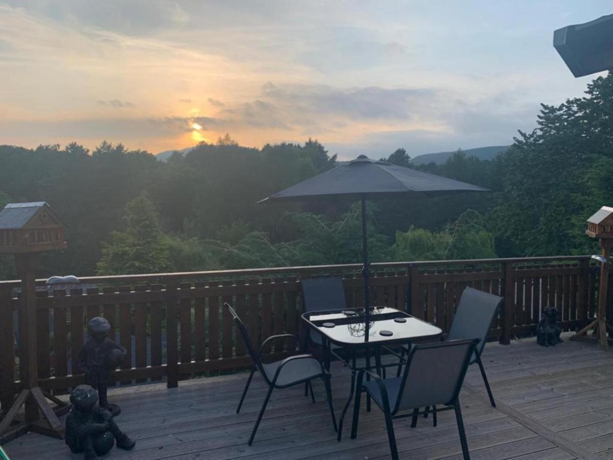 Beautiful 2 Bedroom Lodge With Stunning Views แบลร์แอทโฮล ภายนอก รูปภาพ